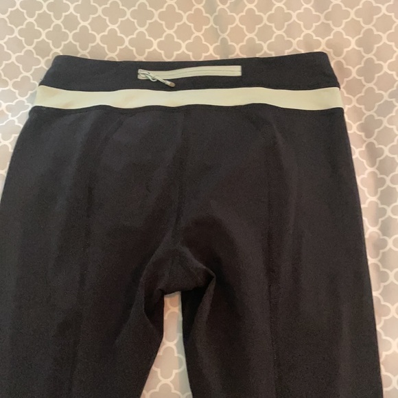 Lululemon Cropped Leggings - Picture 4 of 8
